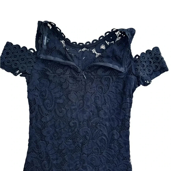 Women's Lace Short Sleeve Knit Mini Dress, Size Small - Picture 7 of 8
